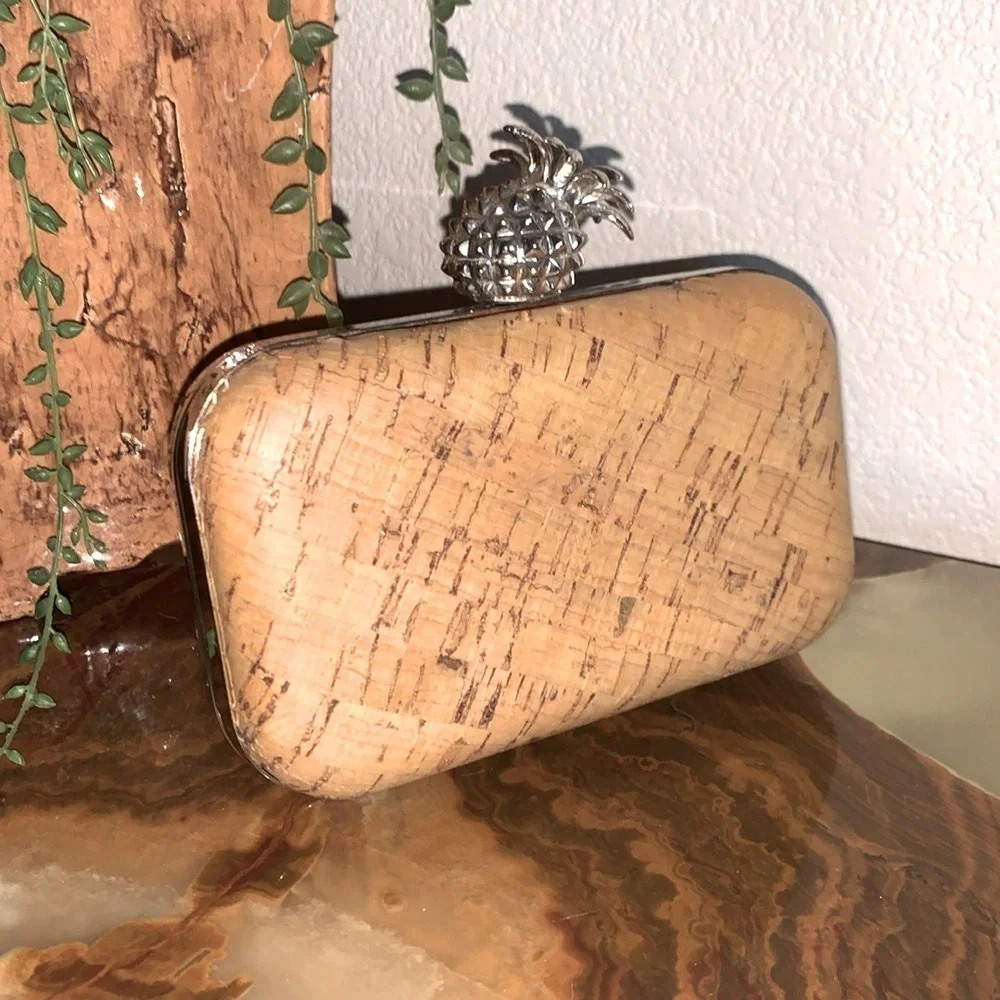 LA REGALE bag, hard sided cork clutch, chain, silver pineapple “kiss” clasp. EUC